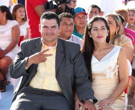 400 parejas se juran amor y respeto en Bodas Ya