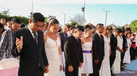 400 parejas se juran amor y respeto en Bodas Ya