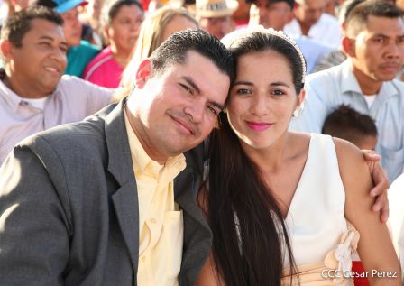400 parejas se juran amor y respeto en Bodas Ya