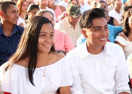 400 parejas se juran amor y respeto en Bodas Ya