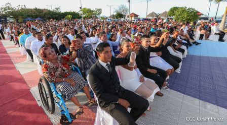 400 parejas se juran amor y respeto en Bodas Ya