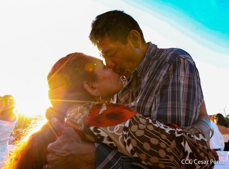 400 parejas se juran amor y respeto en Bodas Ya