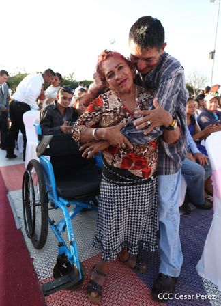 400 parejas se juran amor y respeto en Bodas Ya