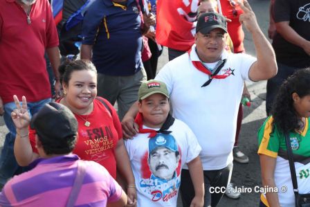 Caminata Con Amor que todo puede, con Amor que todo vence en Nuestra Nicaragua Libre ! Mujeres por la Vida !