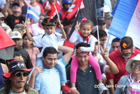 Caminata Con Amor que todo puede, con Amor que todo vence en Nuestra Nicaragua Libre ! Mujeres por la Vida !