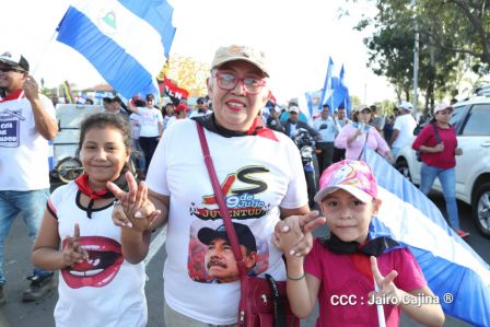 Caminata Con Amor que todo puede, con Amor que todo vence en Nuestra Nicaragua Libre ! Mujeres por la Vida !