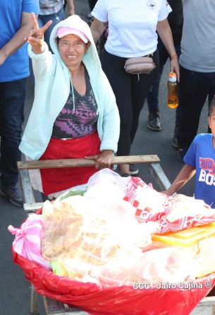 Caminata Con Amor que todo puede, con Amor que todo vence en Nuestra Nicaragua Libre ! Mujeres por la Vida !