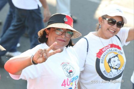 Caminata Con Amor que todo puede, con Amor que todo vence en Nuestra Nicaragua Libre ! Mujeres por la Vida !