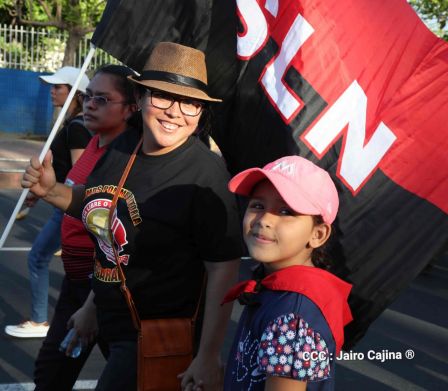 Caminata Con Amor que todo puede, con Amor que todo vence en Nuestra Nicaragua Libre ! Mujeres por la Vida !
