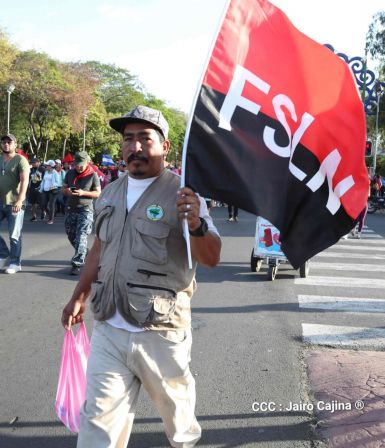 Caminata Con Amor que todo puede, con Amor que todo vence en Nuestra Nicaragua Libre ! Mujeres por la Vida !