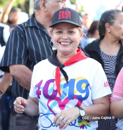 Caminata Con Amor que todo puede, con Amor que todo vence en Nuestra Nicaragua Libre ! Mujeres por la Vida !