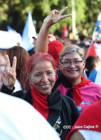 Caminata Con Amor que todo puede, con Amor que todo vence en Nuestra Nicaragua Libre ! Mujeres por la Vida !