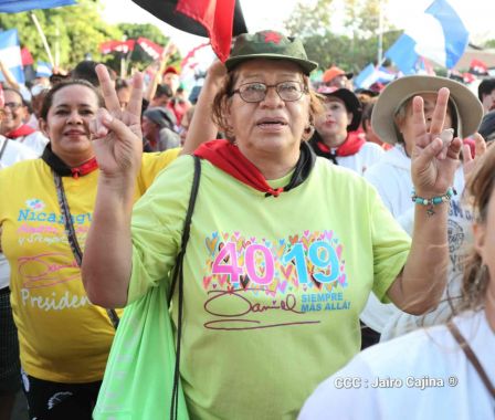 Caminata Con Amor que todo puede, con Amor que todo vence en Nuestra Nicaragua Libre ! Mujeres por la Vida !