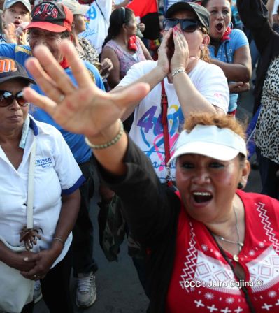 Caminata Con Amor que todo puede, con Amor que todo vence en Nuestra Nicaragua Libre ! Mujeres por la Vida !