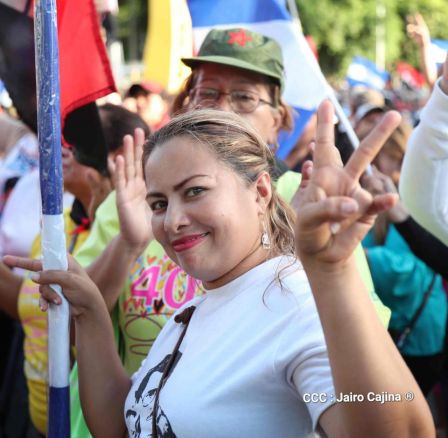 Caminata Con Amor que todo puede, con Amor que todo vence en Nuestra Nicaragua Libre ! Mujeres por la Vida !