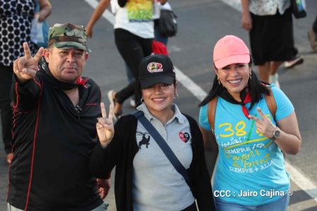 Caminata Con Amor que todo puede, con Amor que todo vence en Nuestra Nicaragua Libre ! Mujeres por la Vida !