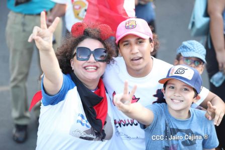 Caminata Con Amor que todo puede, con Amor que todo vence en Nuestra Nicaragua Libre ! Mujeres por la Vida !