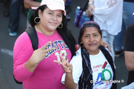Caminata Con Amor que todo puede, con Amor que todo vence en Nuestra Nicaragua Libre ! Mujeres por la Vida !