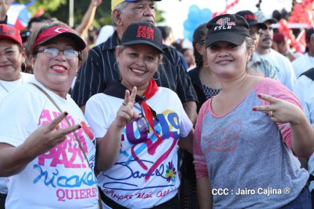 Caminata Con Amor que todo puede, con Amor que todo vence en Nuestra Nicaragua Libre ! Mujeres por la Vida !
