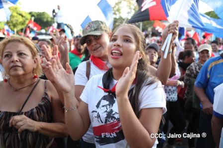 Caminata Con Amor que todo puede, con Amor que todo vence en Nuestra Nicaragua Libre ! Mujeres por la Vida !