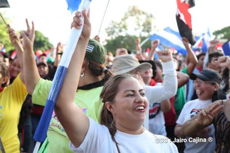 Caminata Con Amor que todo puede, con Amor que todo vence en Nuestra Nicaragua Libre ! Mujeres por la Vida !