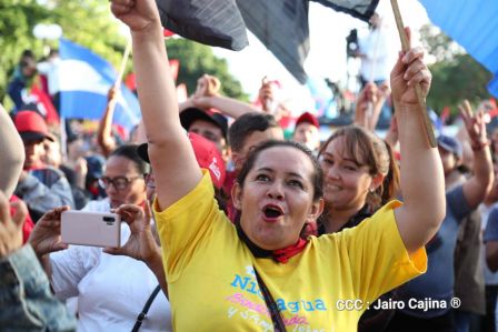 Caminata Con Amor que todo puede, con Amor que todo vence en Nuestra Nicaragua Libre ! Mujeres por la Vida !