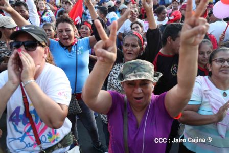 Caminata Con Amor que todo puede, con Amor que todo vence en Nuestra Nicaragua Libre ! Mujeres por la Vida !