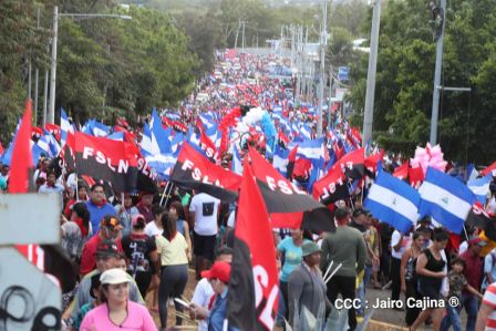 Caminata Con Amor que todo puede, con Amor que todo vence en Nuestra Nicaragua Libre ! Mujeres por la Vida !