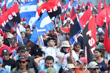 Caminata Con Amor que todo puede, con Amor que todo vence en Nuestra Nicaragua Libre ! Mujeres por la Vida !