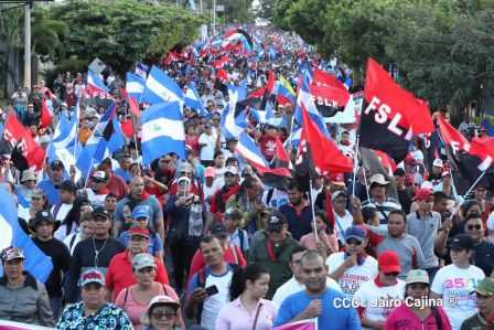 Caminata Con Amor que todo puede, con Amor que todo vence en Nuestra Nicaragua Libre ! Mujeres por la Vida !