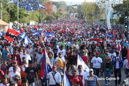 Caminata Con Amor que todo puede, con Amor que todo vence en Nuestra Nicaragua Libre ! Mujeres por la Vida !