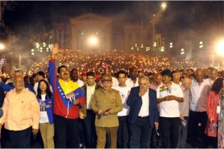 Daniel y Rosario participaron en Marcha de las Antorchas en Cuba