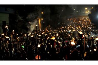Daniel y Rosario participaron en Marcha de las Antorchas en Cuba
