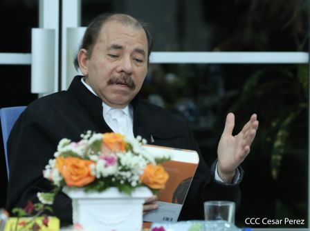 Presidente Daniel Ortega y vicepresidenta Rosario Murillo en ameno encuentro con director de RAE