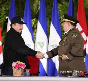 Toma de posesión del cargo de Comandante en Jefe del Ejército de Nicaragua