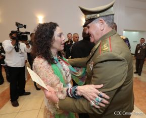 Toma de posesión del cargo de Comandante en Jefe del Ejército de Nicaragua