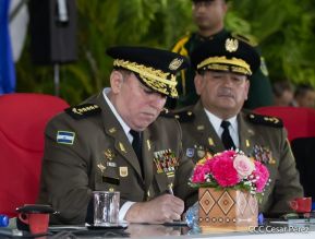 Toma de posesión del cargo de Comandante en Jefe del Ejército de Nicaragua