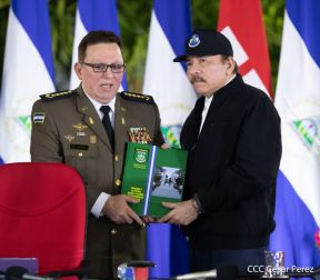 Toma de posesión del cargo de Comandante en Jefe del Ejército de Nicaragua