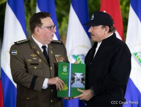 Toma de posesión del cargo de Comandante en Jefe del Ejército de Nicaragua