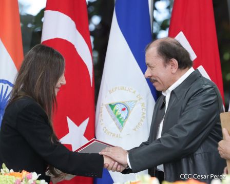  Cinco nuevos embajadores concurrentes presentan cartas credenciales