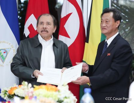  Cinco nuevos embajadores concurrentes presentan cartas credenciales