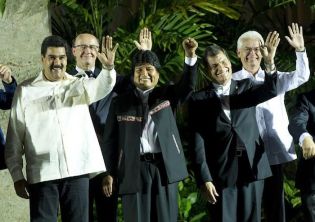Daniel y Rosario junto a presidentes CELAC en Palacio de la Revolución (Cuba)