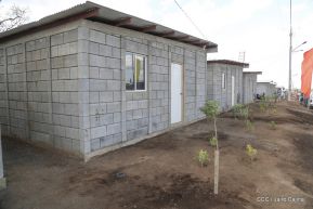 Familias recibieron las primeras 100 casas del programa Bismarck Martínez