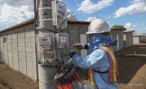 Familias recibieron las primeras 100 casas del programa Bismarck Martínez