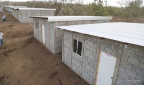 Familias recibieron las primeras 100 casas del programa Bismarck Martínez