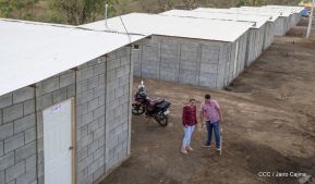 Familias recibieron las primeras 100 casas del programa Bismarck Martínez