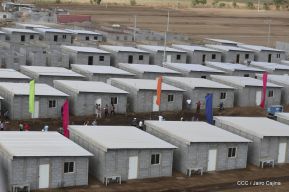 Familias recibieron las primeras 100 casas del programa Bismarck Martínez