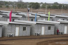 Familias recibieron las primeras 100 casas del programa Bismarck Martínez