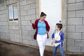 Familias recibieron las primeras 100 casas del programa Bismarck Martínez