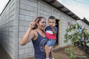 Familias recibieron las primeras 100 casas del programa Bismarck Martínez